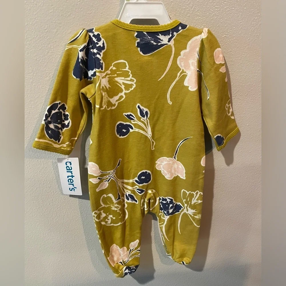 New with tag Carters Brand 2-way zip Sleeper (Size 3 months)